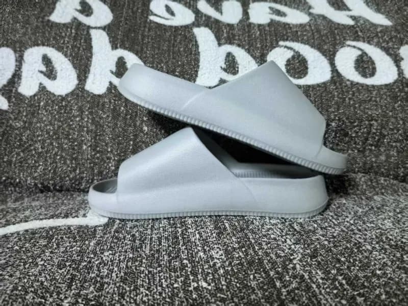 Yeezy Slide Cloud