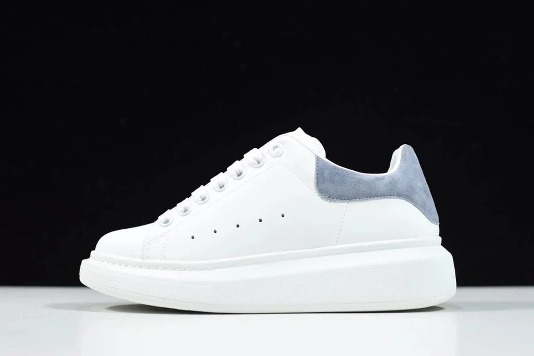 Alexander McQueen Oversized Sneaker Triple White — 浅蓝绒尾light blue tail