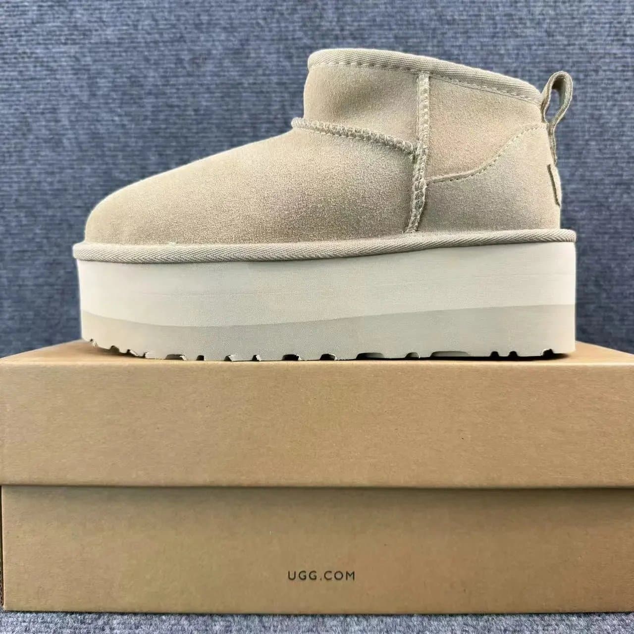 UGG Mini Platform Classic Suede