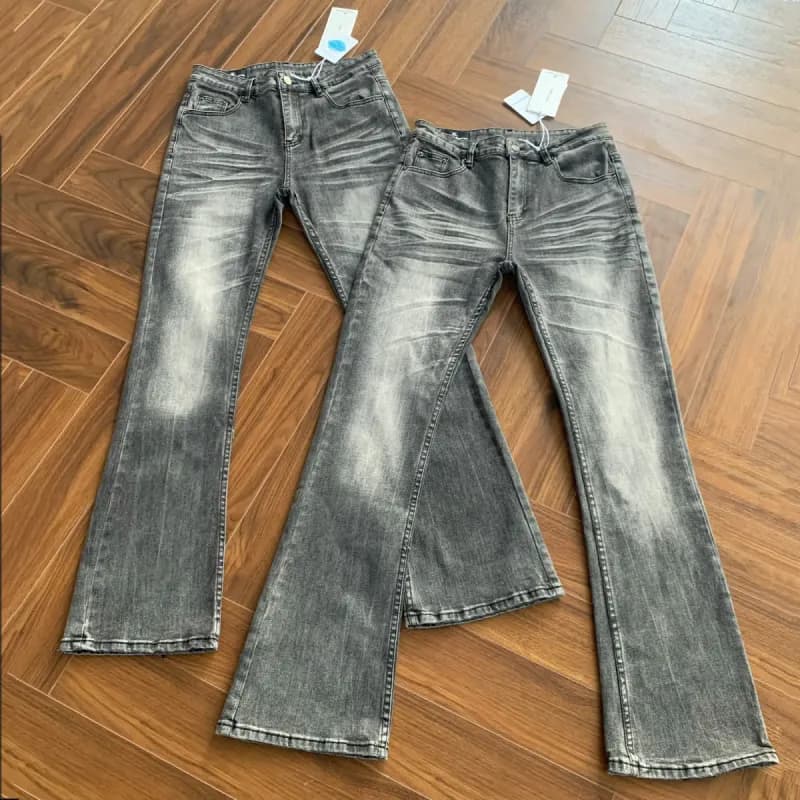 Straight-Leg Jeans Light Wash Distressed — N37