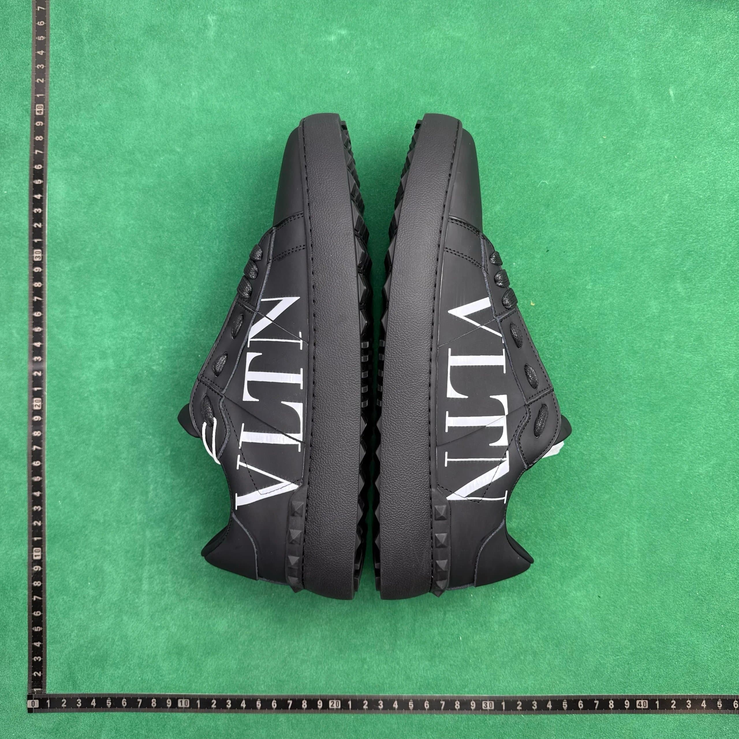 Valentino Rockstud Low Metallic Panel — 7号黑色