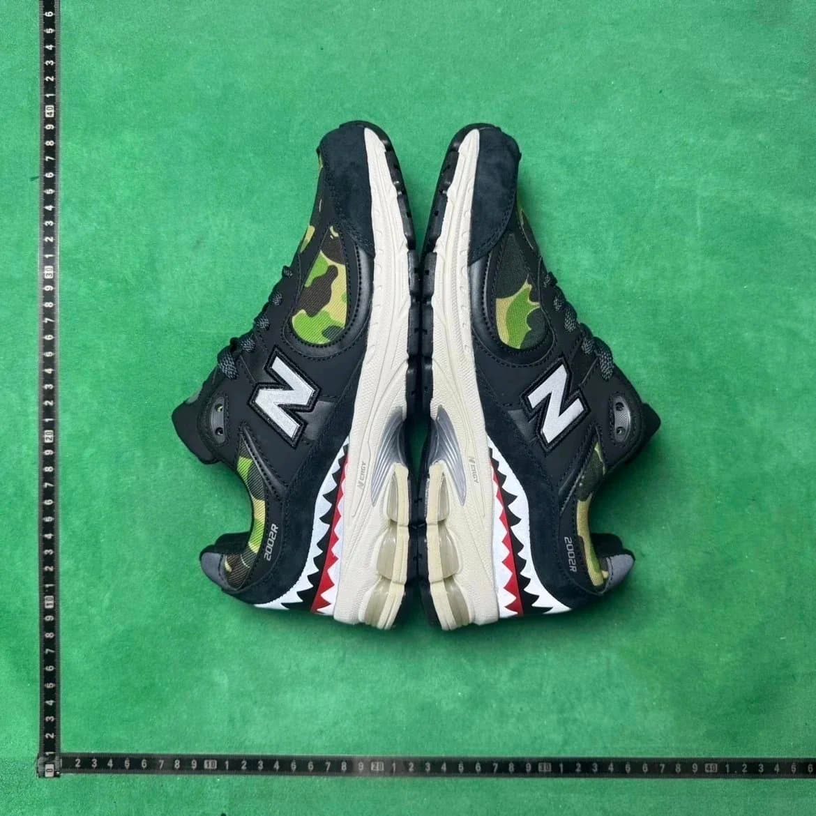 New Balance 2002R Triple White — 9号黑绿蓝M2002RBF