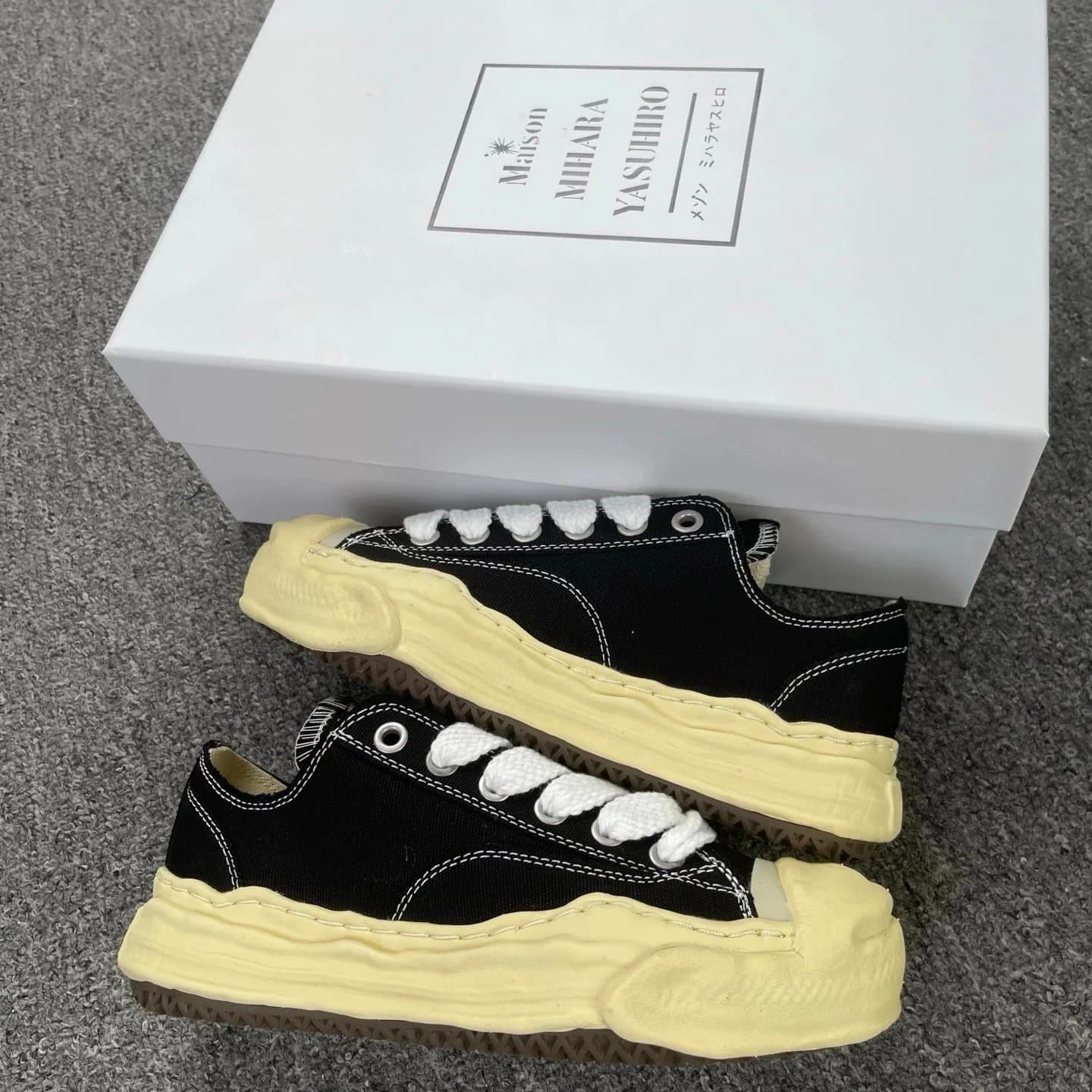Maison Mihara Yasuhiro Tabi Sneaker Black/Beige