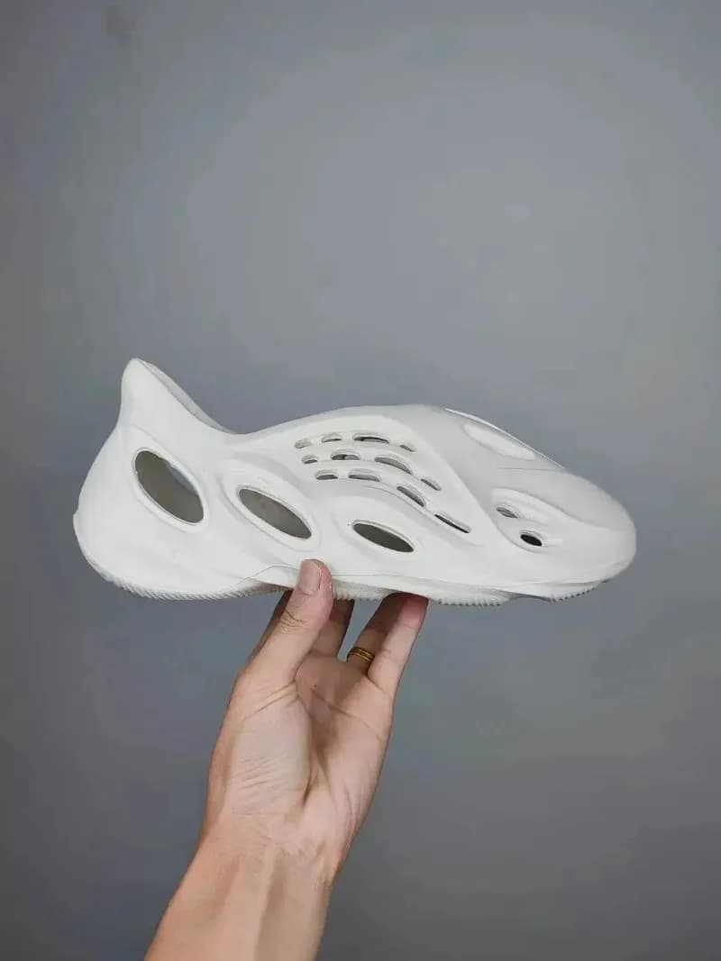 Yeezy Foam Runner Bone