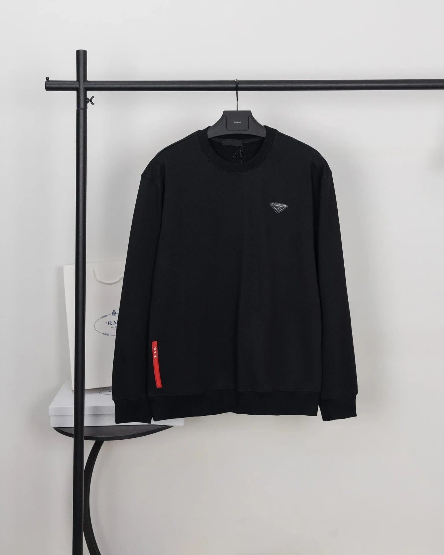 Prada Cotton Sweatshirt Triangular Logo — 黑色（金属三角立体红胶条）