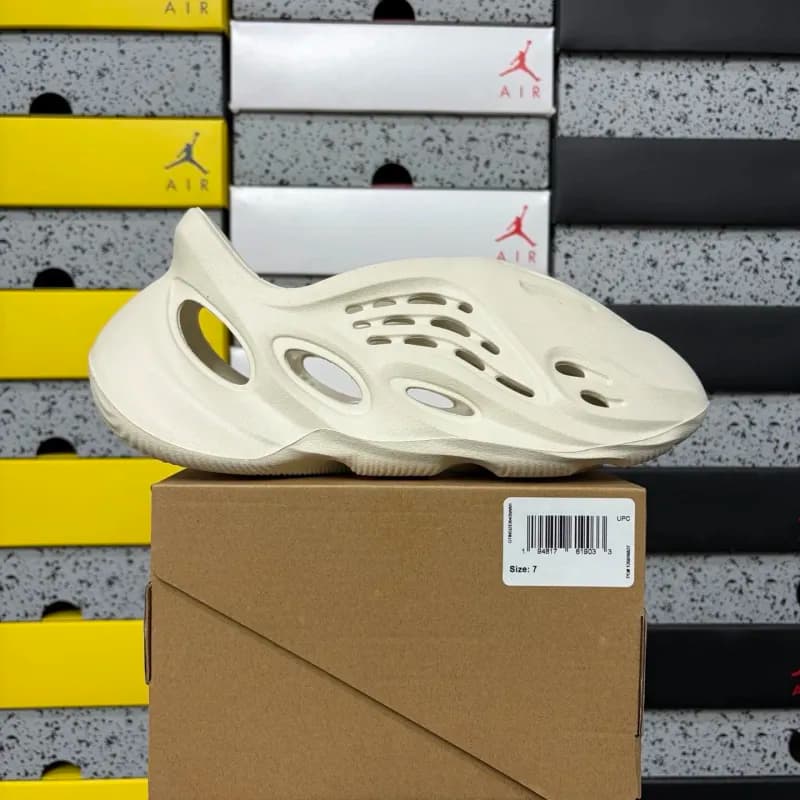 Yeezy Foam Runner Bone