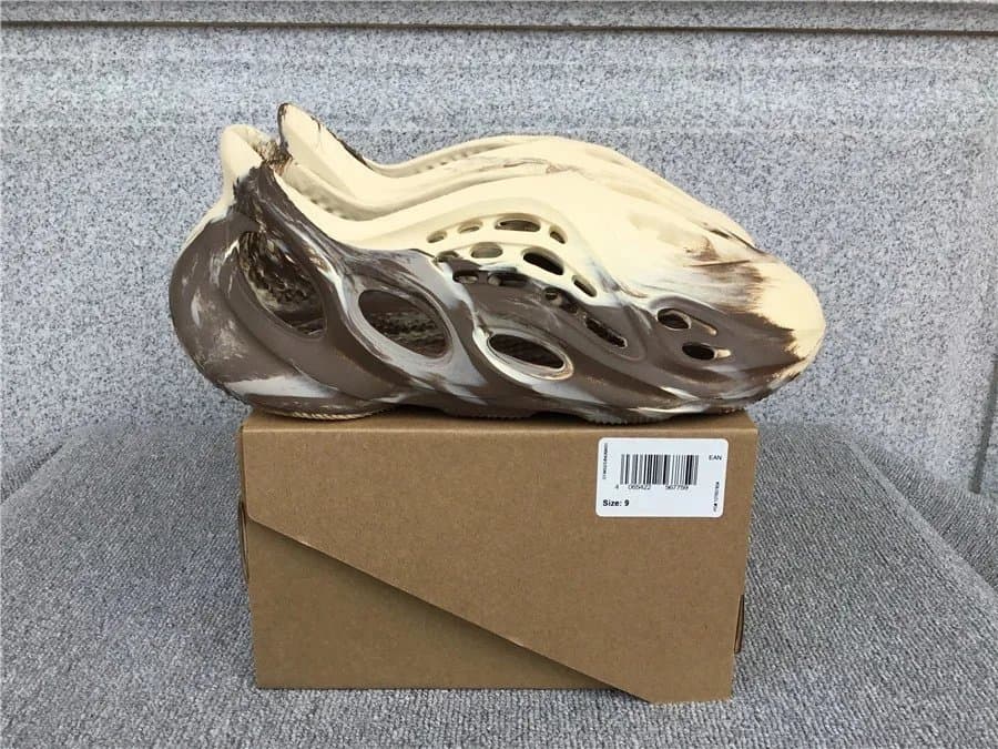 Yeezy Boost 350 V2 Zebra — 15米色暗紫拖鞋