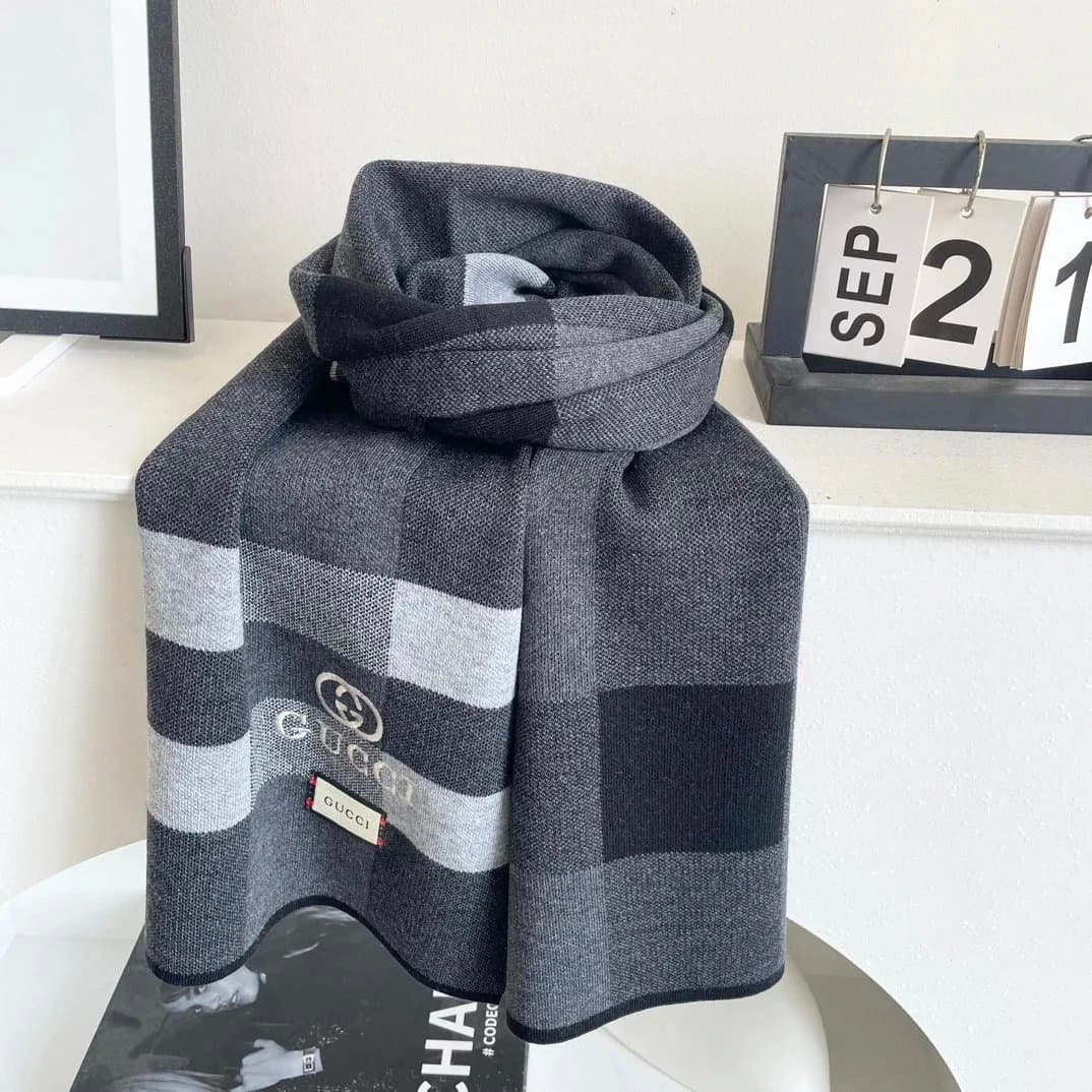 Fendi FF Logo Scarf Two-Tone — 21