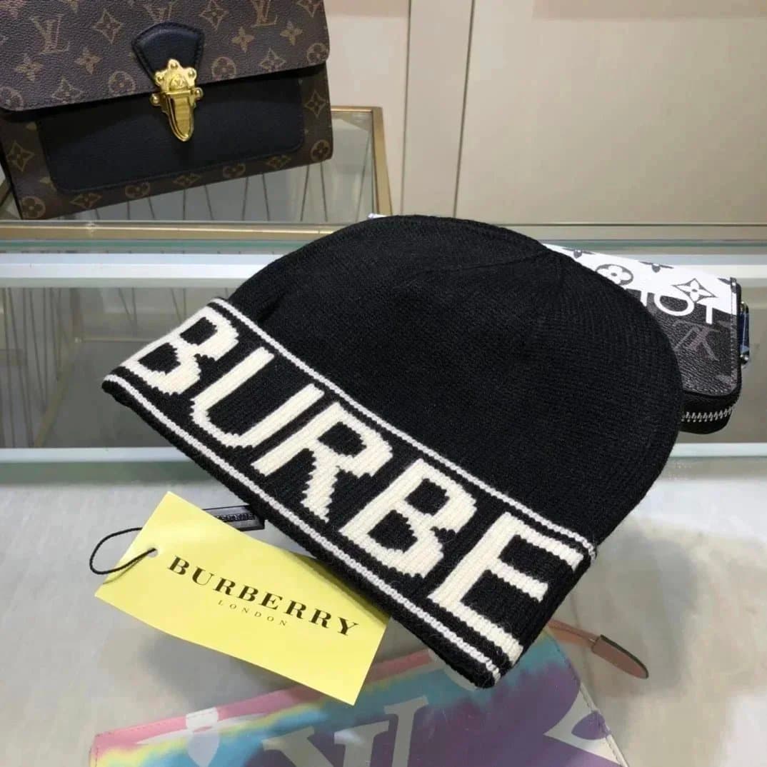 Burberry Ribbed Beanie Logo Patch — 33