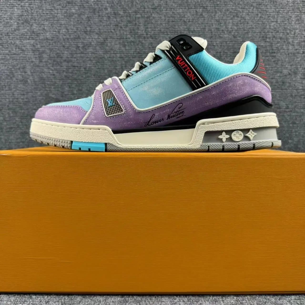 Louis Vuitton LV Trainer Monogram Leather — 磨砂紫色