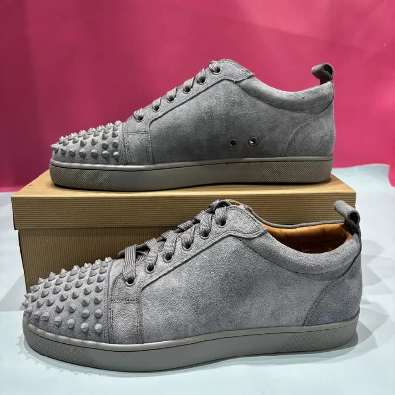 Christian Louboutin Louis Junior Spikes Black Leather with Studs — 灰绒头钉(不退不换)