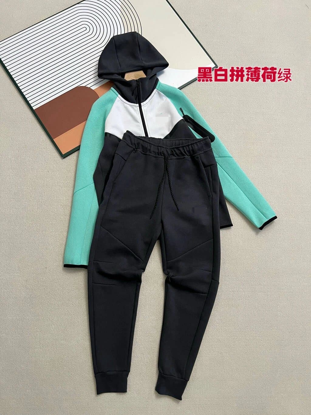 Nike Tech Fleece Joggers Solid Brown — 黑白拼薄荷绿套装