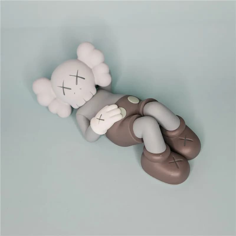 BAPE × KAWS Half-Brain Ape Figure Split Brain Design — 富士山躺姿24cm-灰色