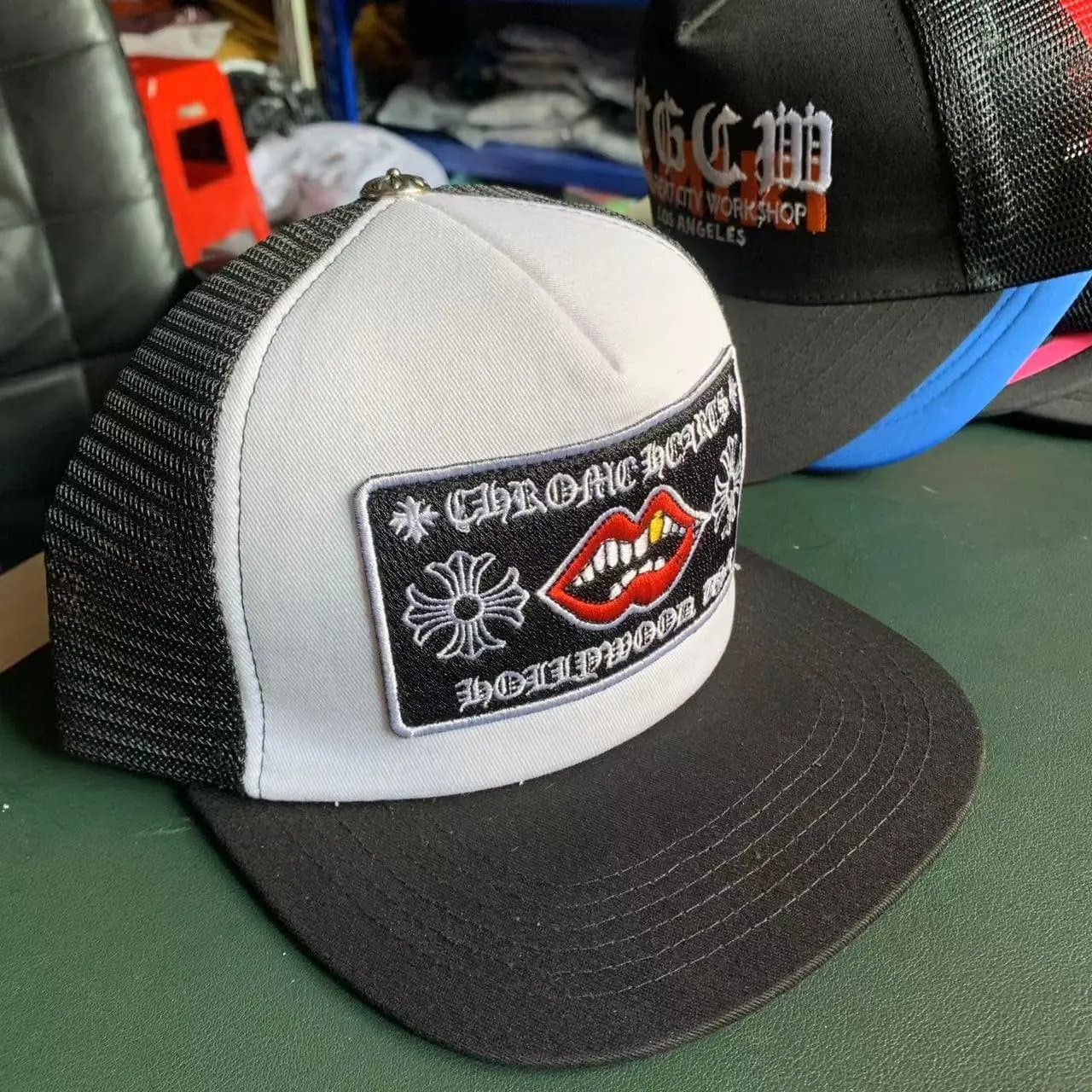 Chrome Hearts Snapback Cap Gothic Logo Embroidery — 可调节 · M039