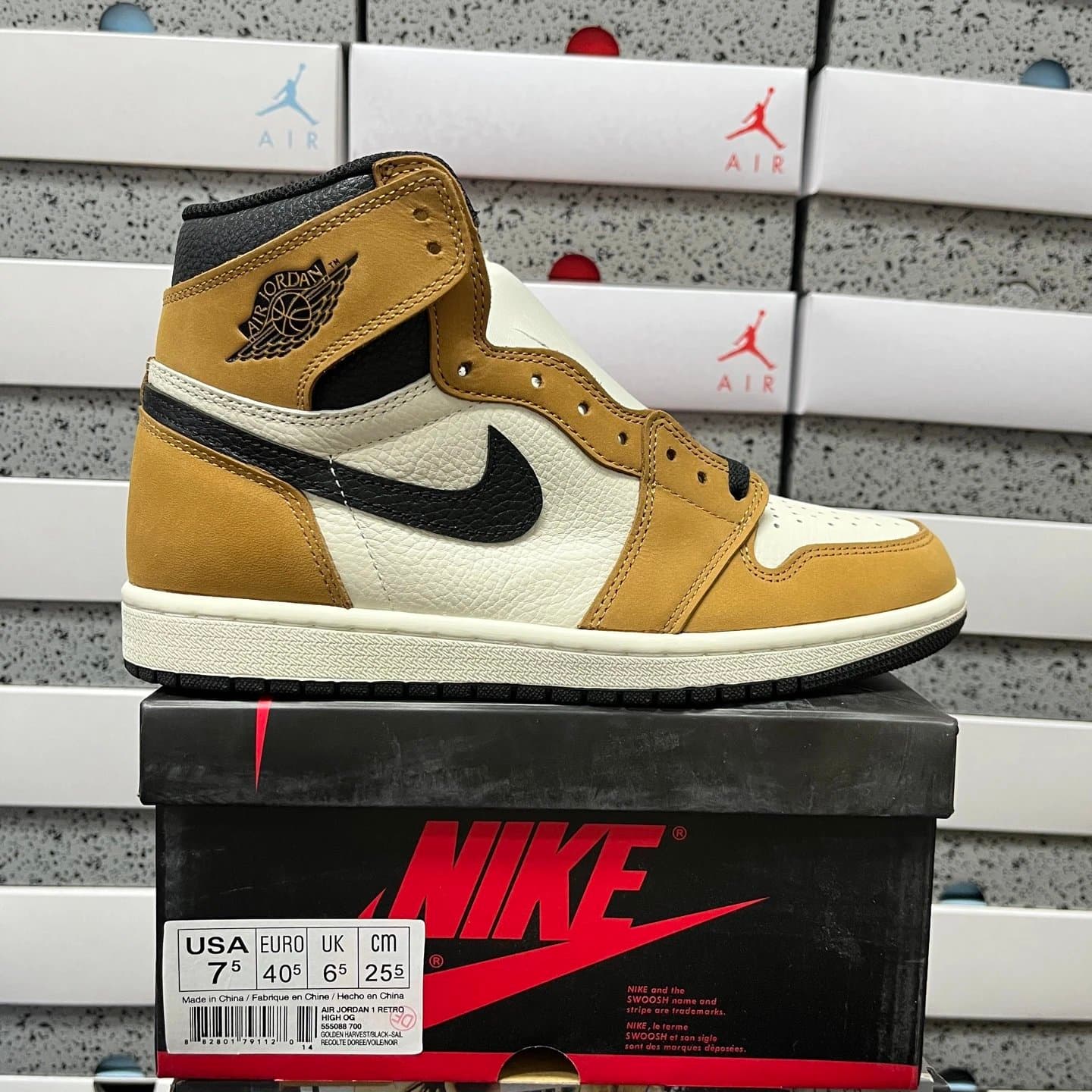 Air Jordan 1 High OG Golden Harvest/Black-Sail