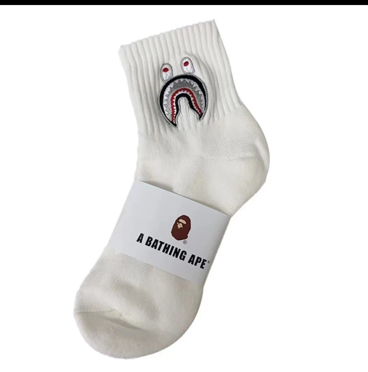 BAPE Crew Socks Ape Head Logo — 白色中筒鲨鱼刺绣
