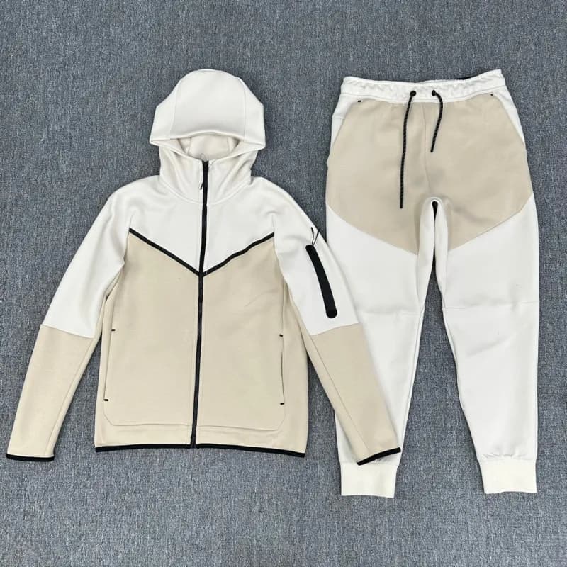Nike Tech Fleece Hoodie and Joggers Black with White Reflective Tape — 上白下浅卡其套装suit