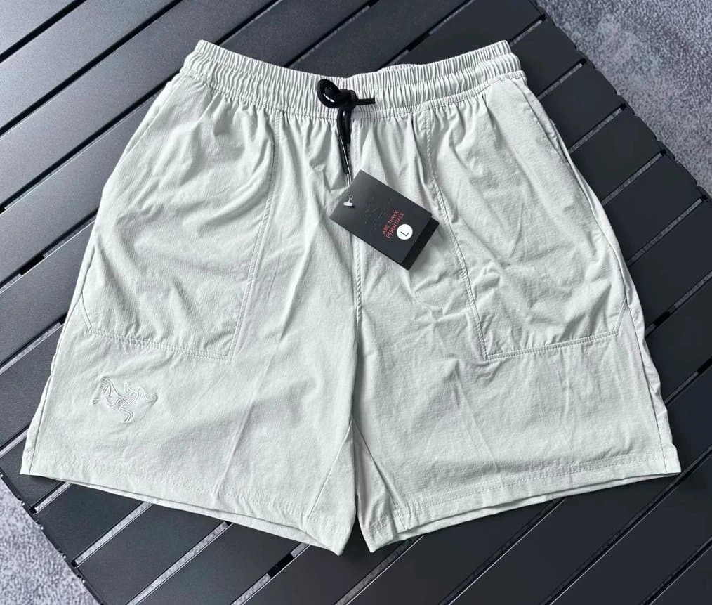 Arc'teryx Essentials Shorts Light Beige — 裤子#2