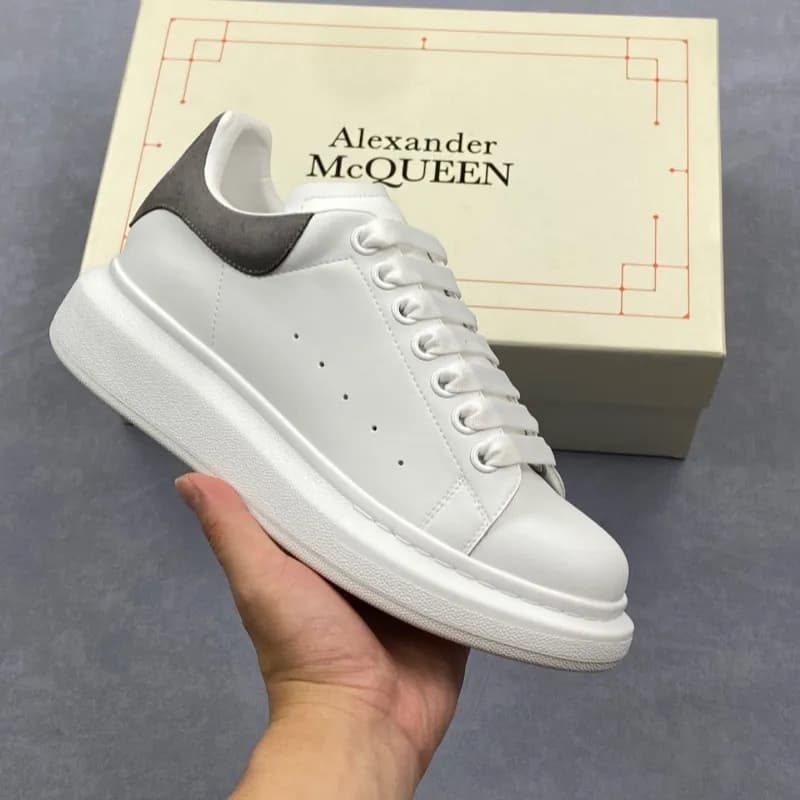 Alexander McQueen Oversized Sneaker White Red — 灰绒尾