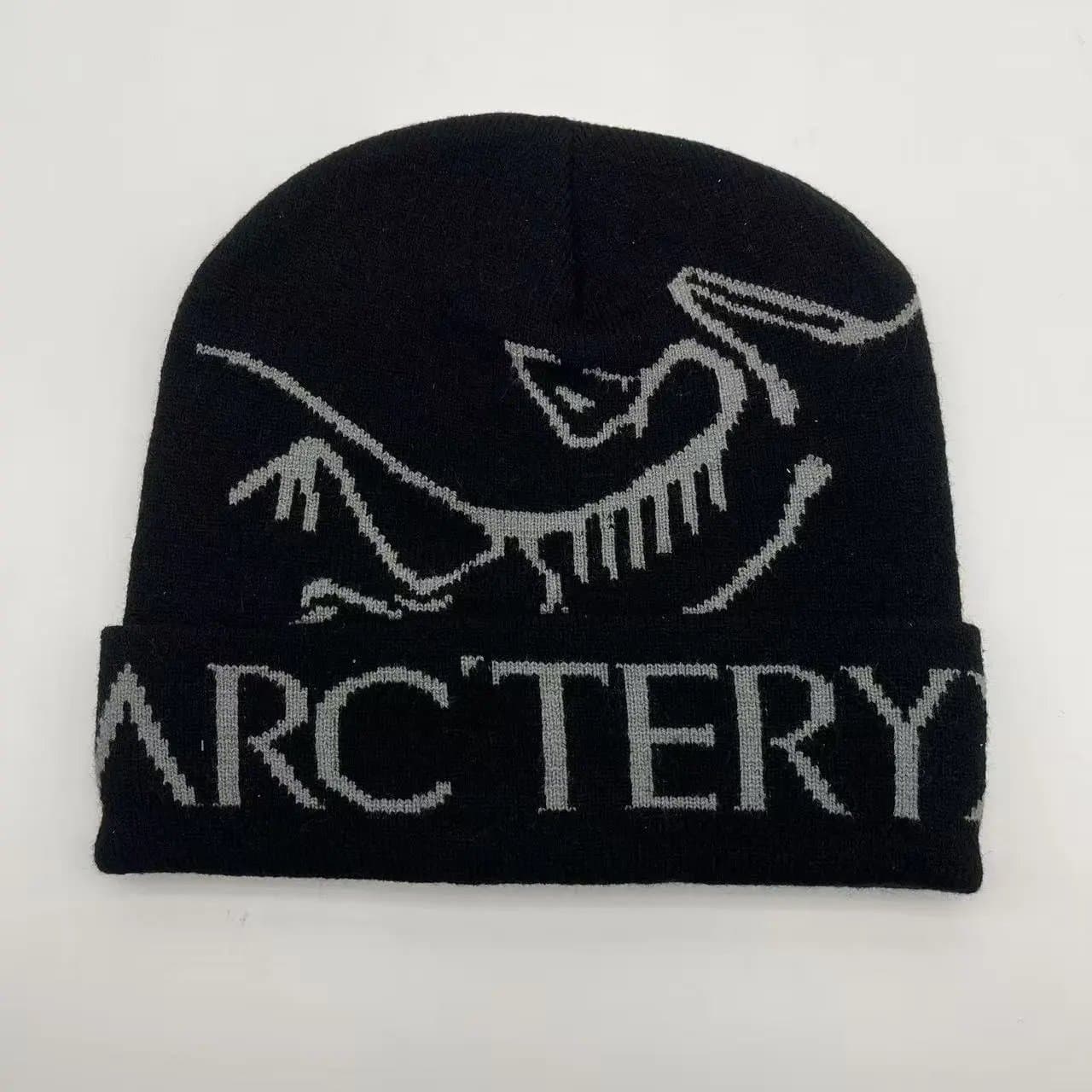 Arc'teryx Beanie Bird Logo — 均码 · 黑灰-提花字母