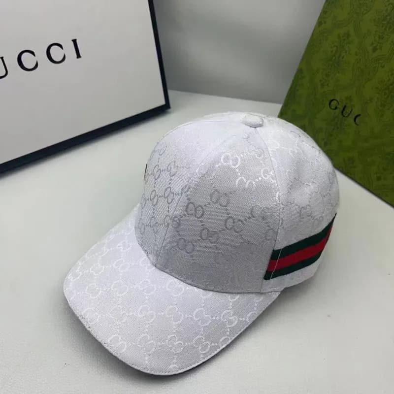 Gucci Baseball Cap GG Supreme — 白色布顶