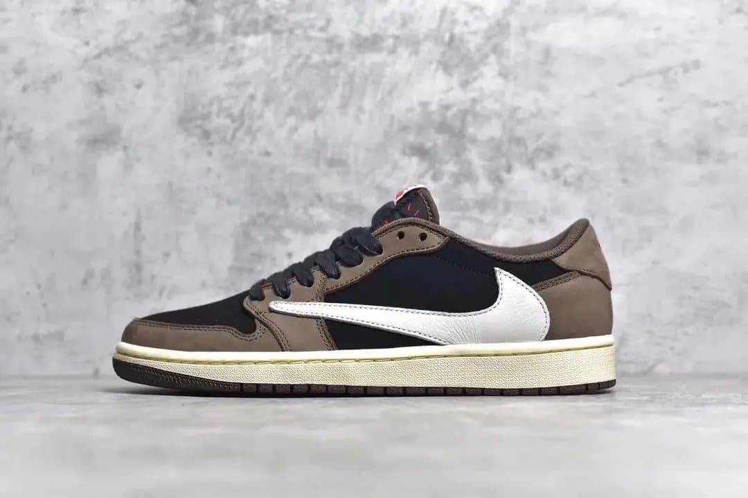 Nike × Travis Scott Dunk Low Cactus Jack — 款式1