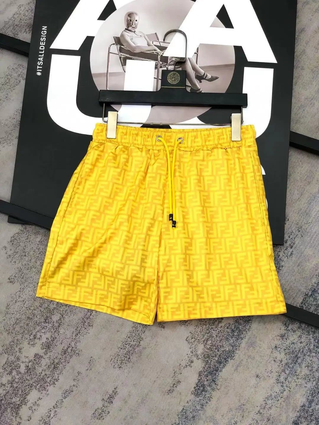 Fendi FF Logo Shorts Monogram Print — 金色