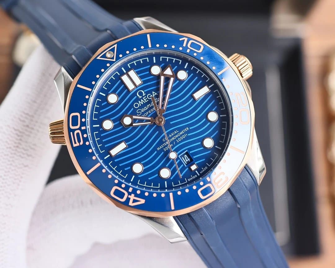 Omega Seamaster Professional Wave Pattern Dial — 间玫金壳·蓝盘蓝胶带