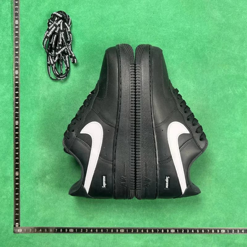 Nike Air Force 1 Low Supreme Collaboration