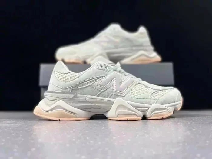 New Balance 2002R Forest Green — 32