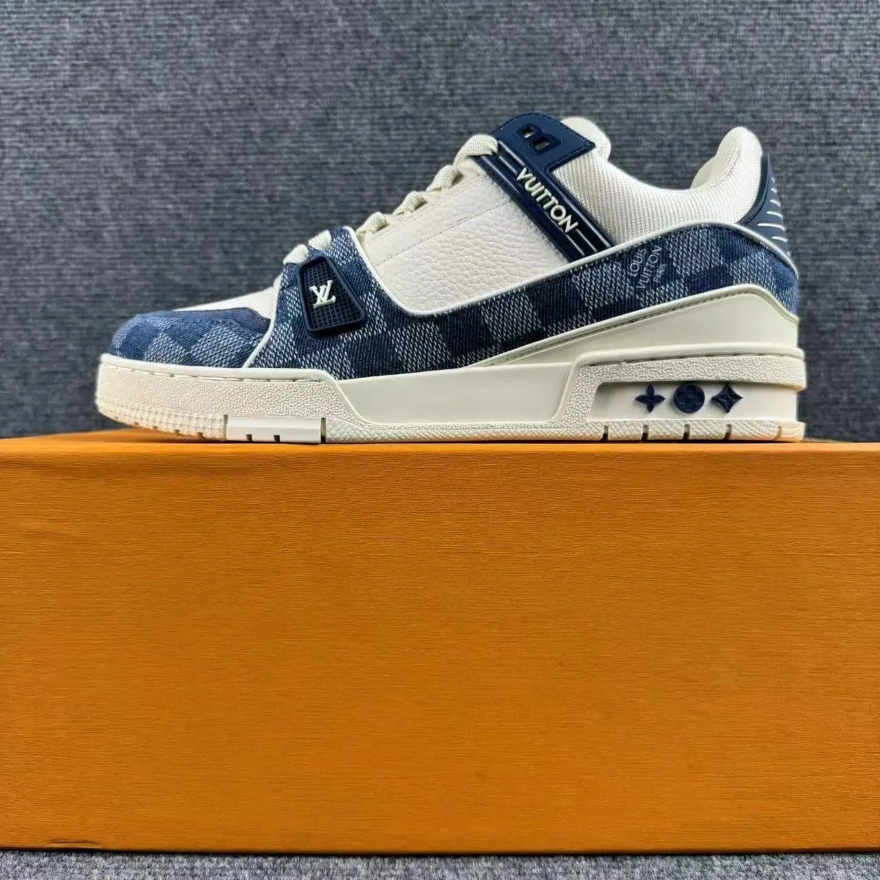 Louis Vuitton LV Trainer Monogram Leather — 棋盘格蓝