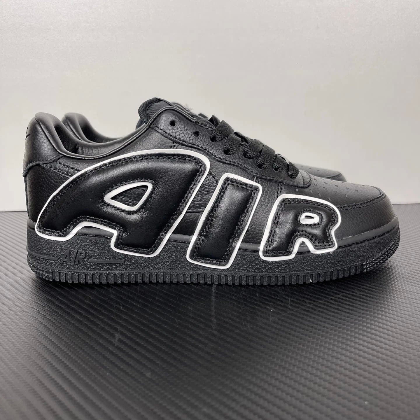 Nike Air Force 1 Low Triple White — OWF版本 · 空军补丁联名黑白DC4457-001