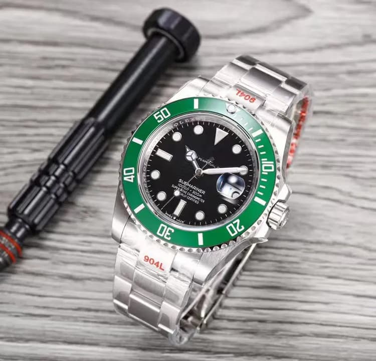 Rolex Submariner Blue Dial with Gold Bezel — Green shell black noodles