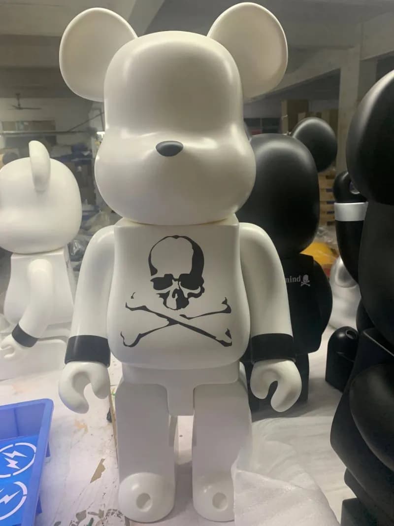 Be@rbrick × Fragment Design Bearbrick Skull and Crossbones
