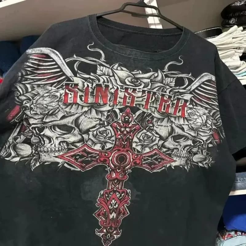 Graphic Tee Skull and Crossbones Print