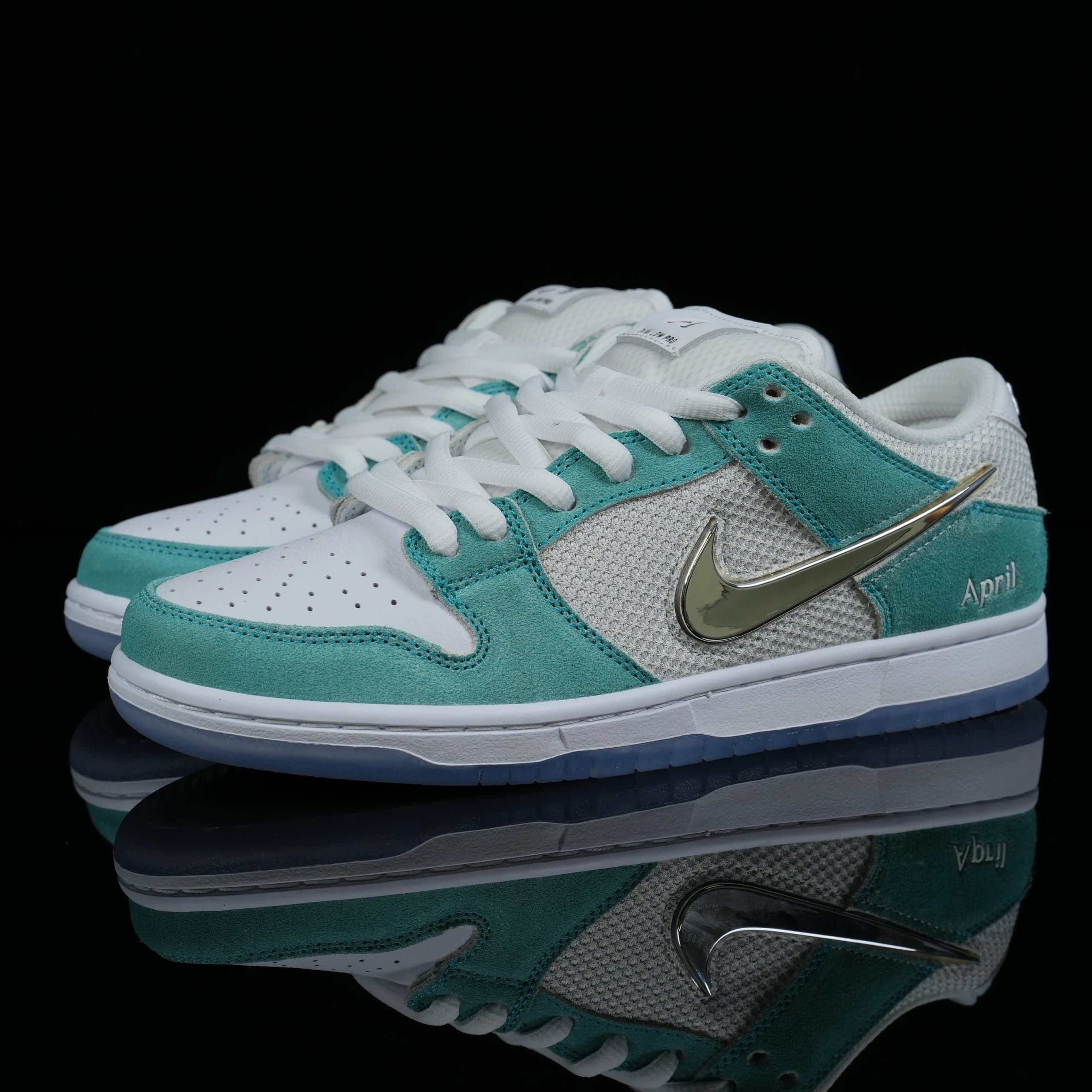 Nike × Off-White Dunk Low April
