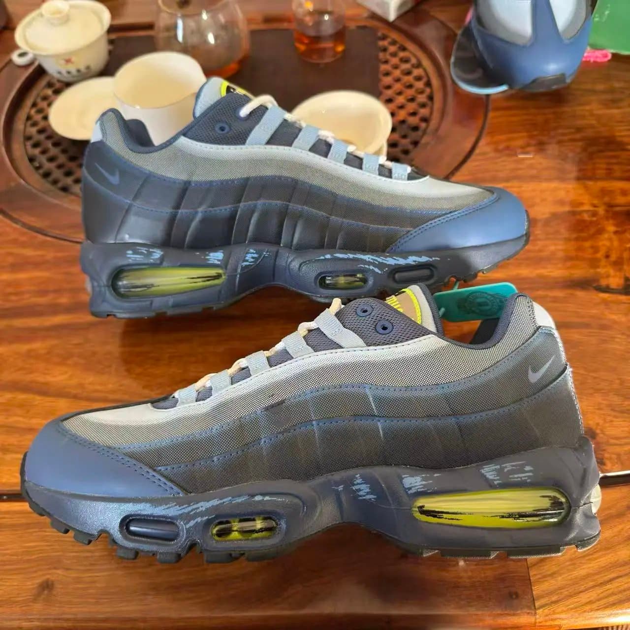 Nike Air Max 95 Sunset Gradient — EM版本 · Air Max 95 YU-GI-ON游戏王联名II7404-400