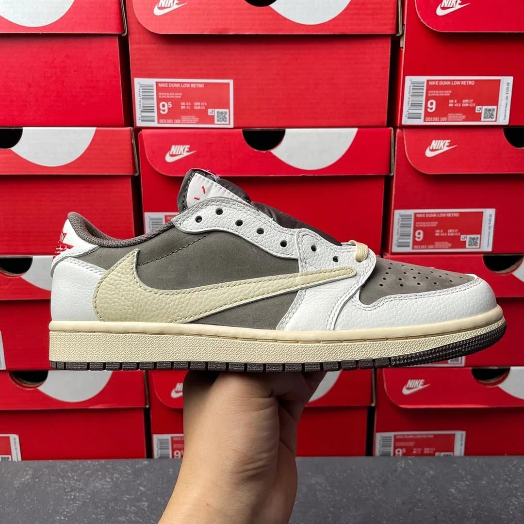Nike Dunk Low Retro Travis Scott