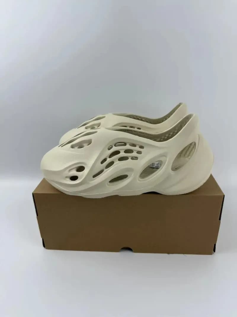 Yeezy Foam Runner Bone