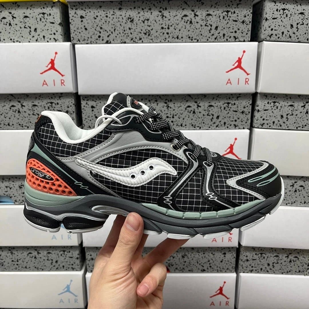 Saucony Shadow 6 Black Silver — 40