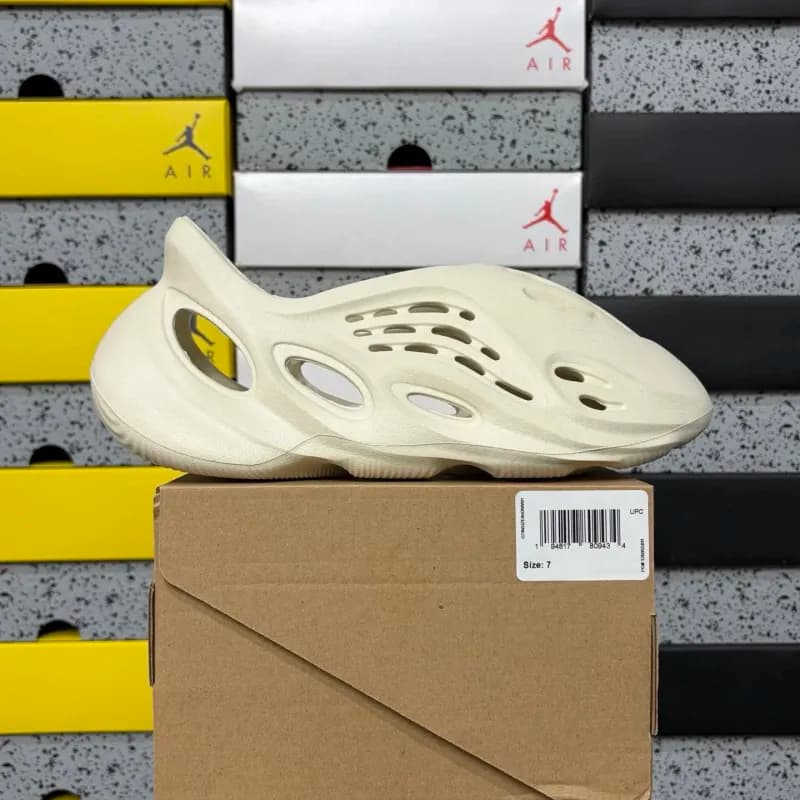 Jordan Foam Runner Bone