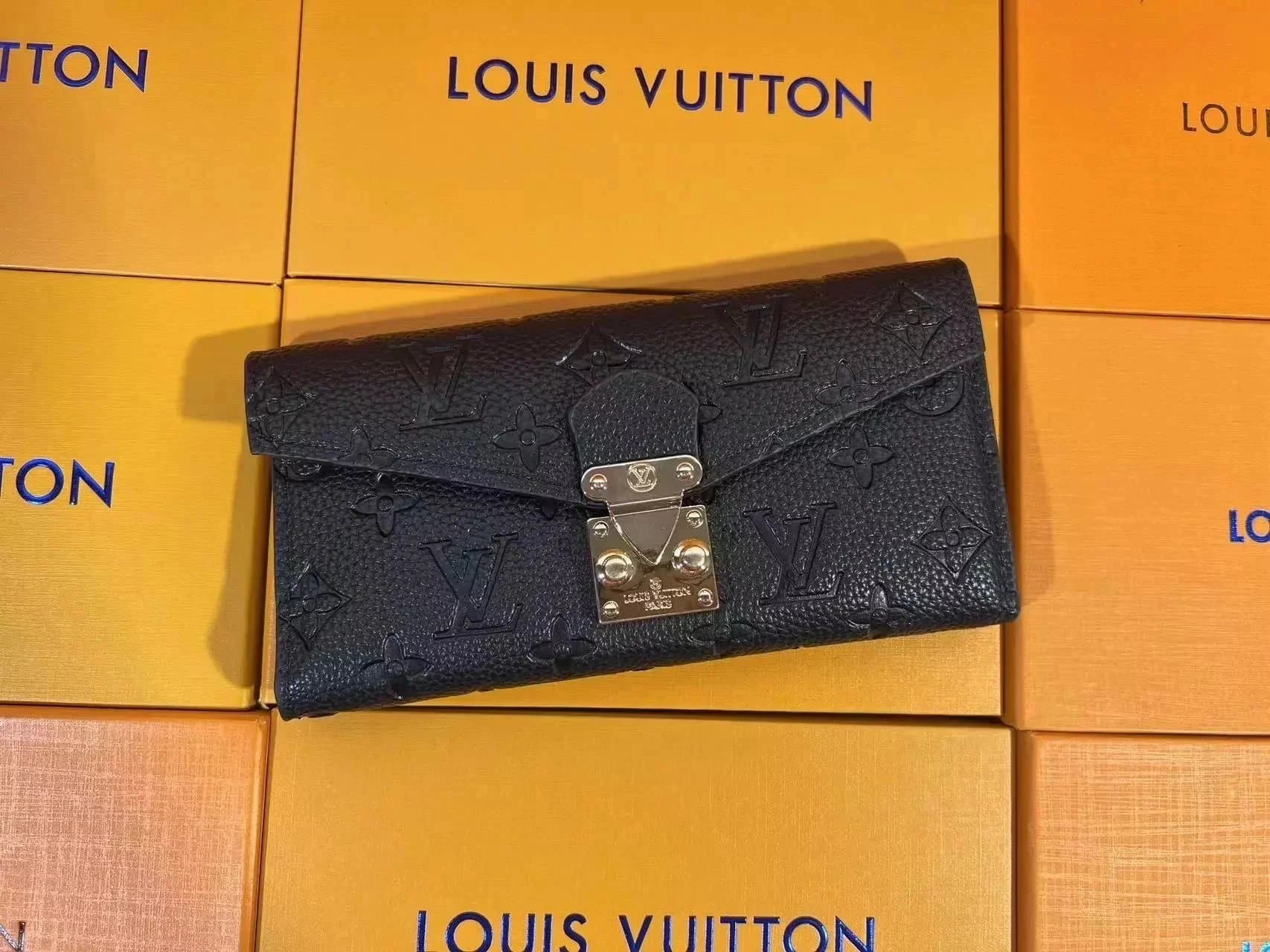 Louis Vuitton Pochette Métis Monogram Empreinte