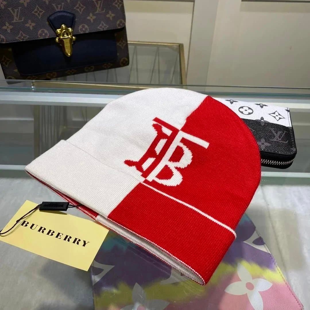 Burberry Ribbed Beanie Logo Patch — 25