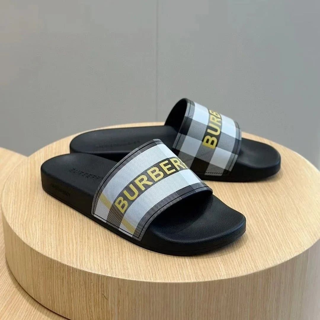 Burberry Logo Check Slide House Check