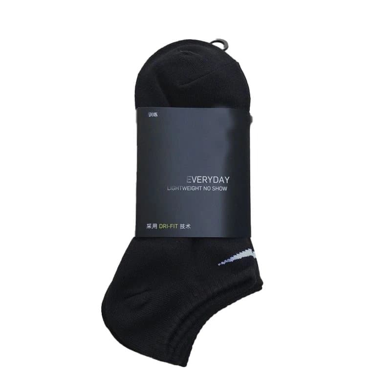 Nike Everyday Lightweight Crew White — a pair of black short