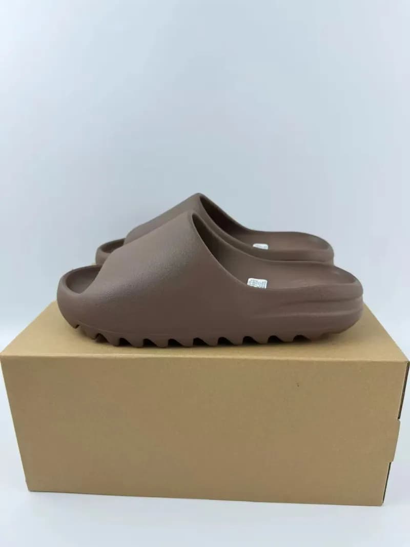 Yeezy Slide Earth