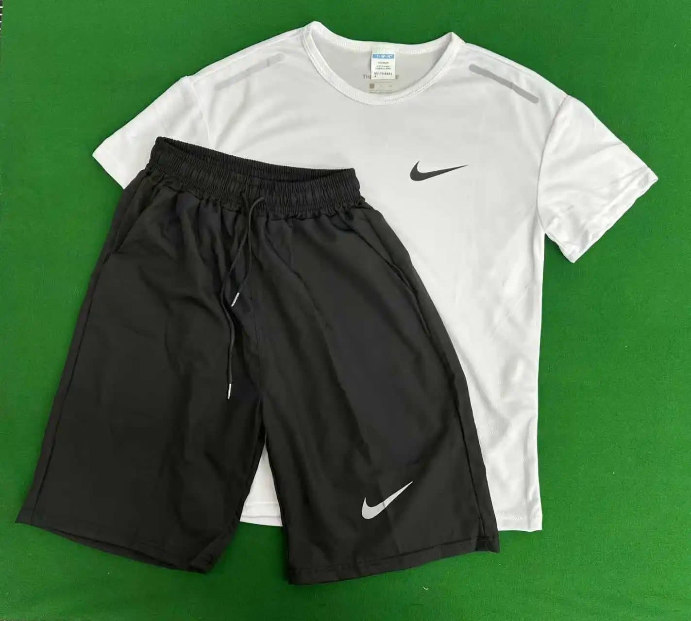 Nike T-Shirt & Shorts Set Sport Performance