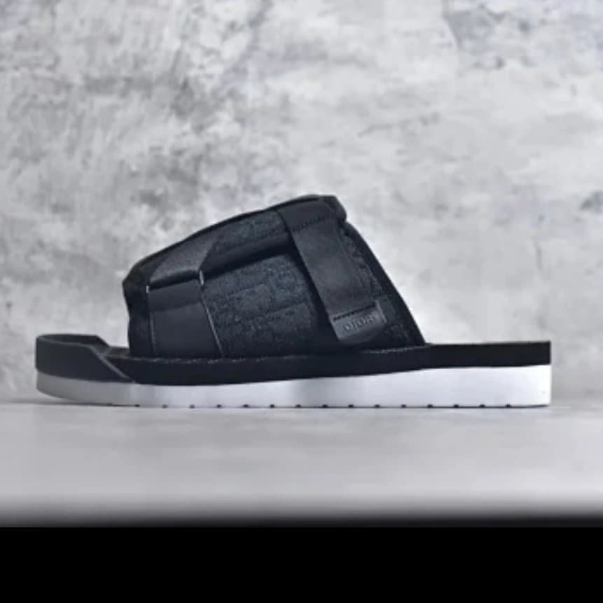 Dior B23 Slide Suede Strap with Buckle — 纯黑拼白底