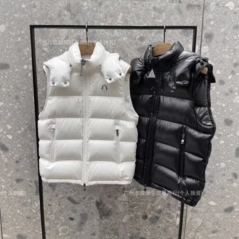 Moncler Puffer Jacket Logo Patch with Webbing Stripe — 黑色马甲（白鹅绒）