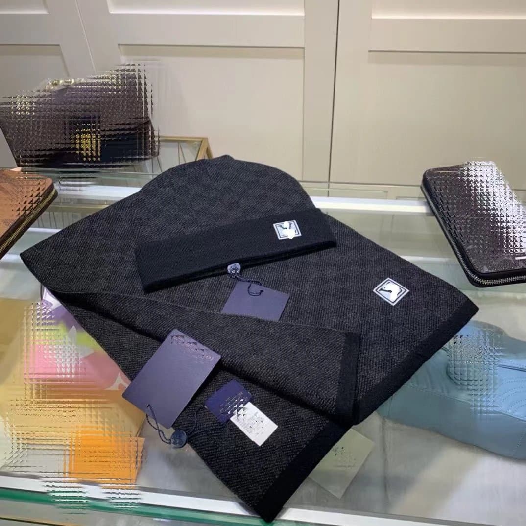 Louis Vuitton Scarf Monogram Grid — 均码 · 16-围巾黑色格子套装